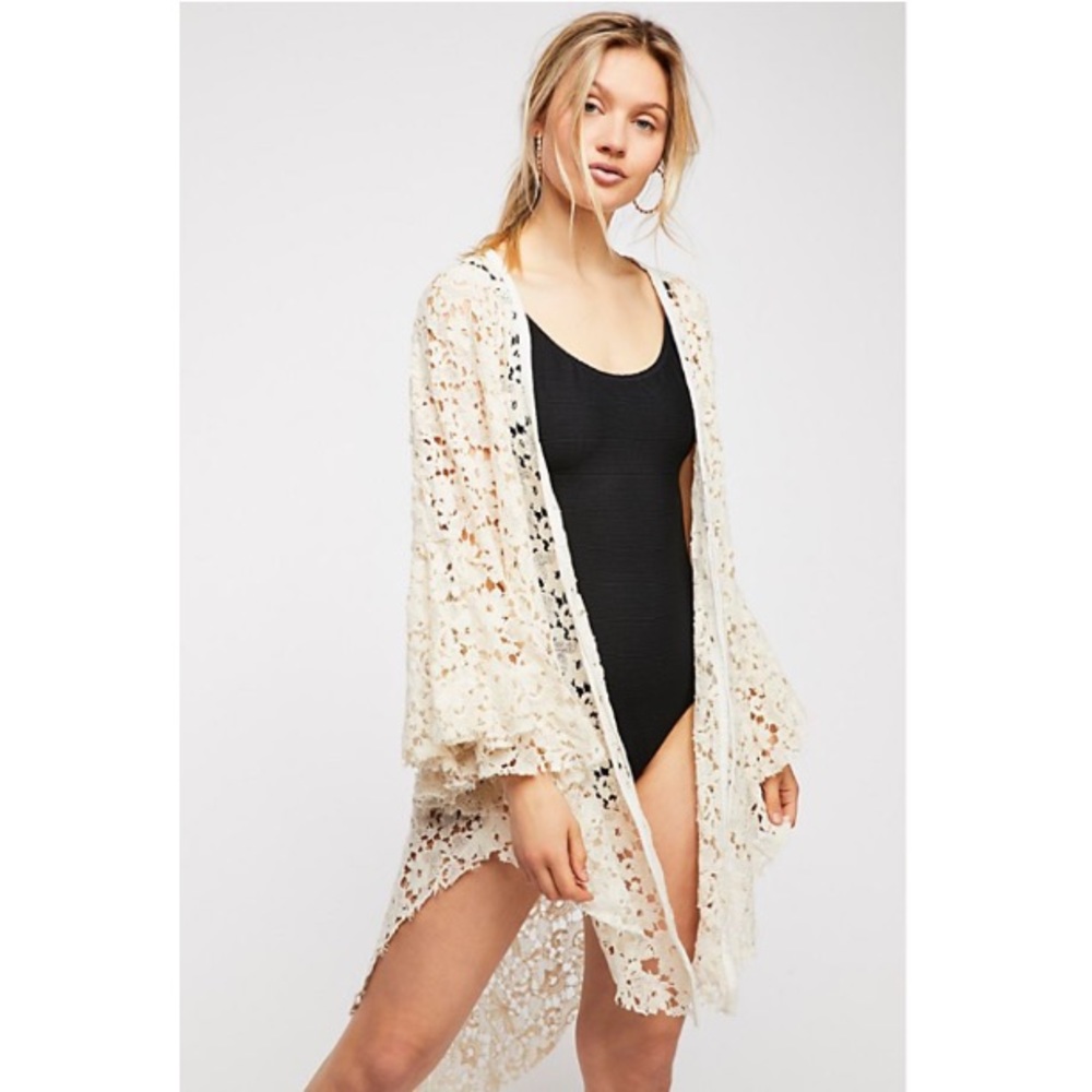 Free People crochet lace tunic / robe / coverup ๐ - Picture 3 of 9